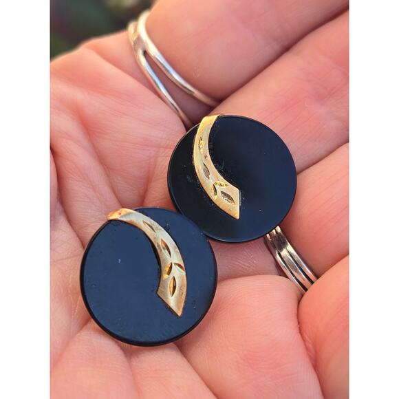 VTG 10K Yellow Gold Leaf Etched Black Resin Modernist Statement Stud Earrings - Picture 7 of 7
